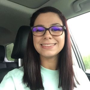 Meet your Posher, Kayla